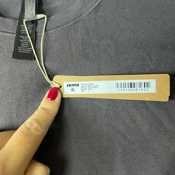 NWT SKIMS COTTON JERSEY LONG SLEEVE T-SHIRT - Picture 7 of 7